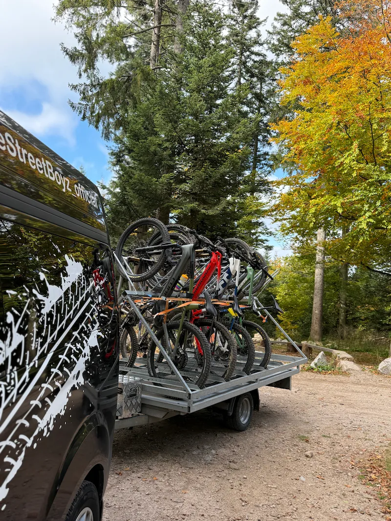 MTB Shuttle mit Bike-Anhänger im Schwarzwald
